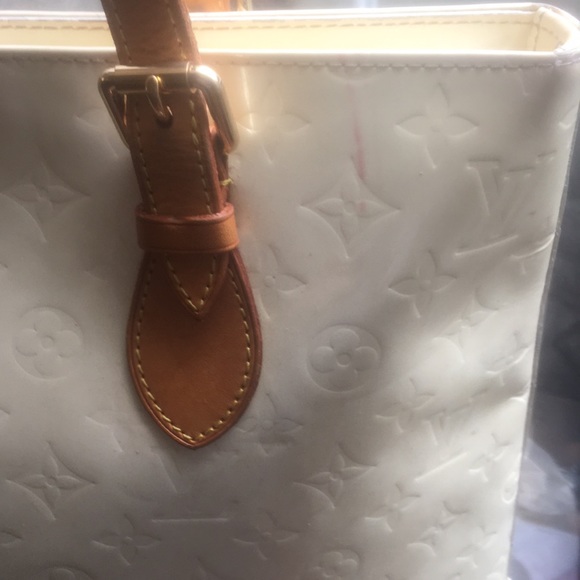 LV  beige Vernis tote - Picture 3 of 9